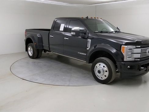 Certified 2019 Ford F450 Platinum w/ Platinum Ultimate Package image 12