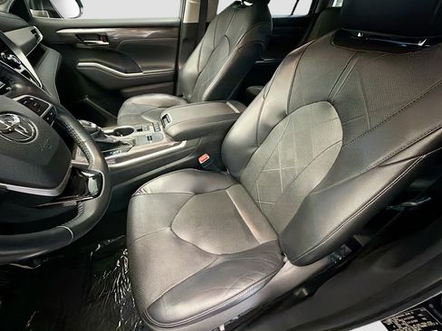 Used 2022 Toyota Highlander Platinum FWD image 11