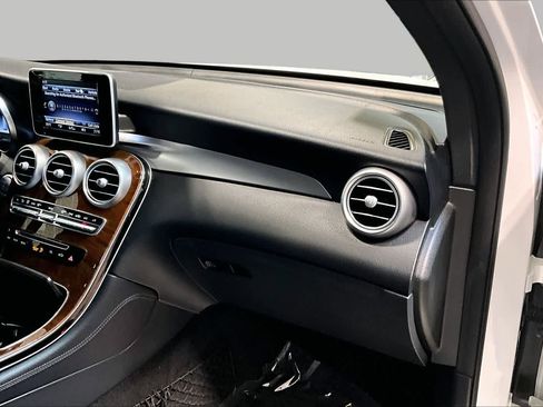 Used 2019 Mercedes-Benz GLC 300 4MATIC image 18