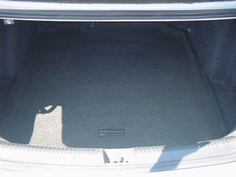 Used 2017 Volkswagen Jetta SE image 12