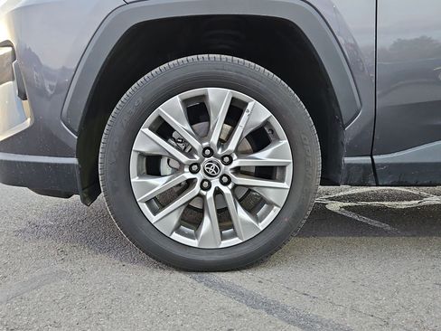 Used 2022 Toyota RAV4 XLE Premium image 14