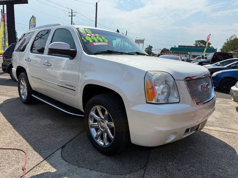 Used 2010 GMC Yukon Denali image 2
