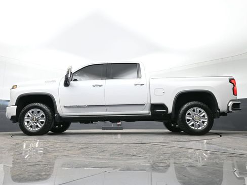 Used 2025 Chevrolet Silverado 2500 High Country w/ High Country Premium Package AWD/4WD image 18