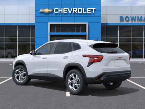 New 2026 Chevrolet Trax LS w/ LS Convenience Package FWD image 3