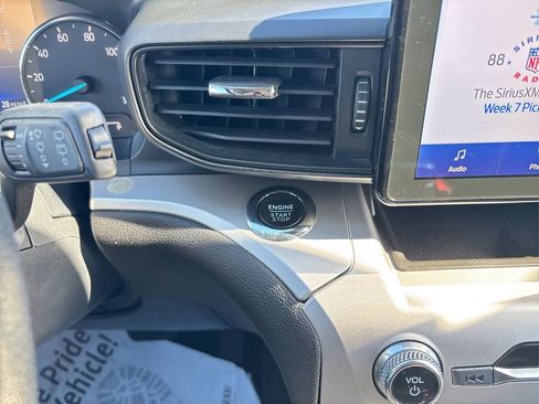 Used 2022 Ford Explorer XLT image 32