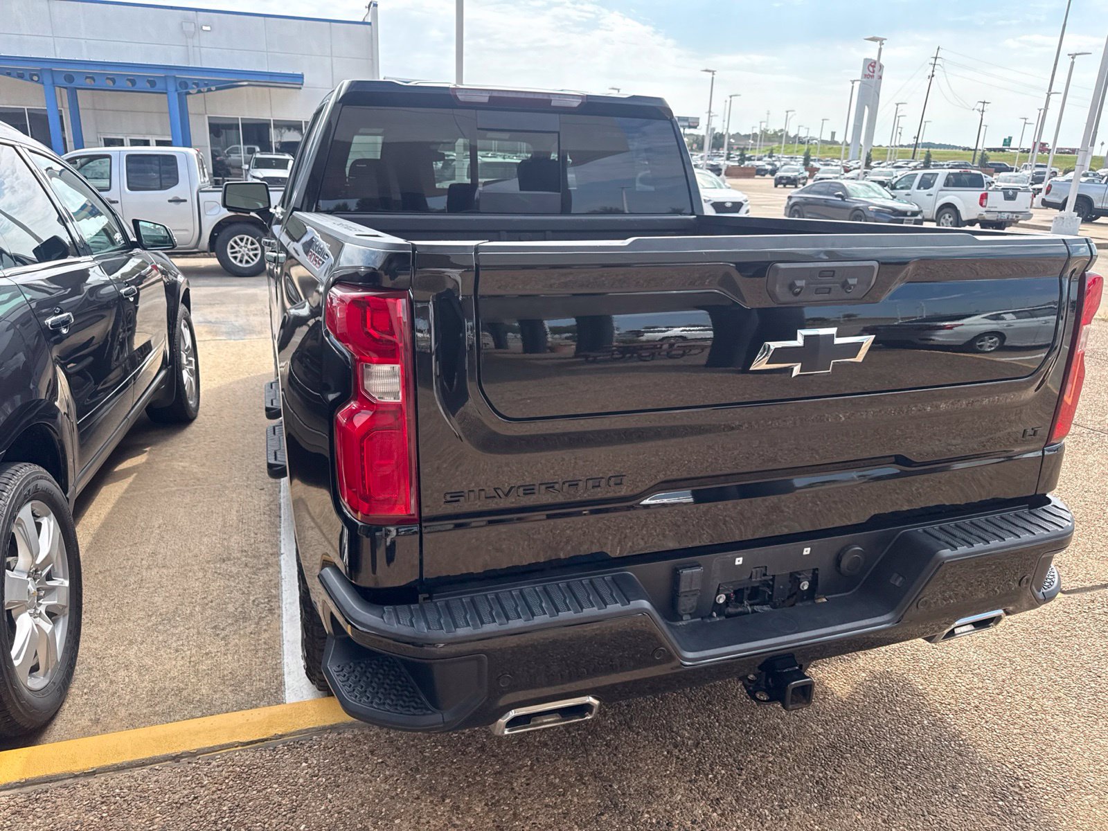 Used 2024 Chevrolet Silverado 1500 LT Trail Boss w/ LT Trail Boss Premium Package AWD/4WD image 11