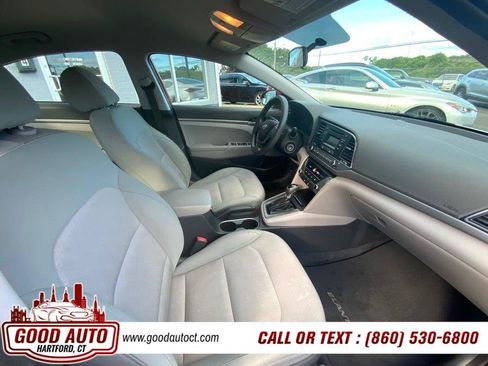 Used 2017 Hyundai Elantra SE w/ Cargo Package FWD image 16
