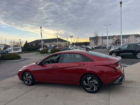 Used 2025 Hyundai Elantra Sport image 11