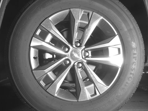 Used 2025 Chevrolet Equinox LT FWD image 14