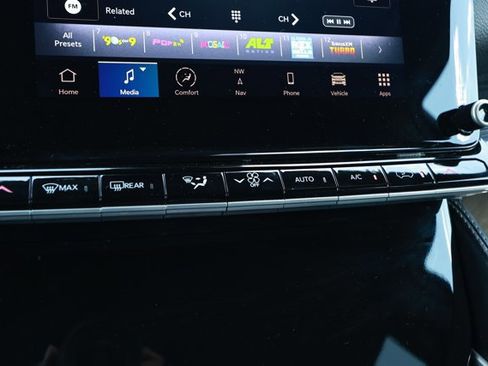 Used 2022 Jeep Wagoneer Series III AWD/4WD image 18