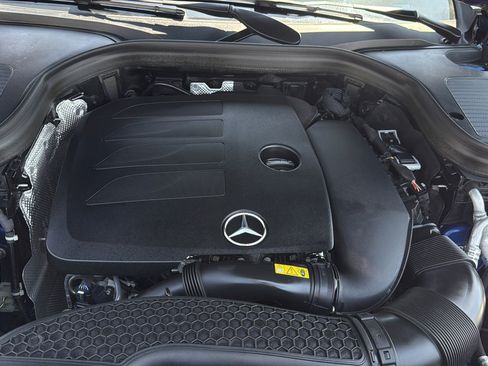 Used 2023 Mercedes-Benz GLC 300 4MATIC Coupe image 23