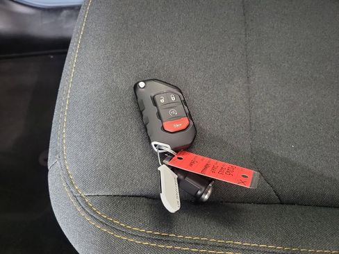 Used 2025 Jeep Wrangler Unlimited Sahara w/ Safety Group image 28