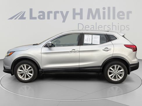 Used 2017 Nissan Rogue Sport SV FWD image 2