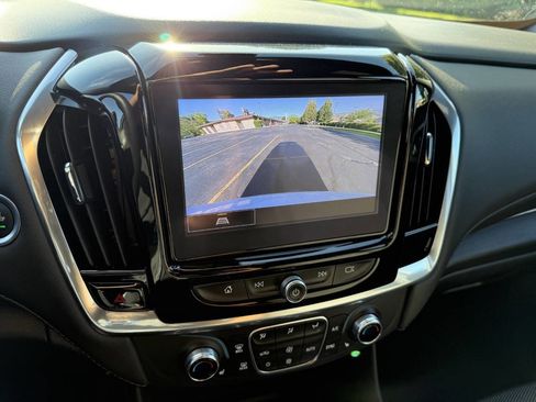 Used 2023 Chevrolet Traverse LT FWD image 12