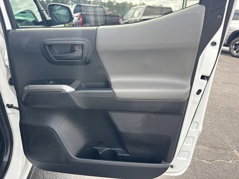 Used 2022 Toyota Tacoma SR5 w/ Technology Package image 17