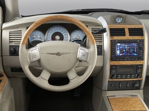 Used 2008 Chrysler Aspen Limited AWD/4WD image 4