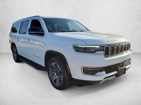 Used 2024 Jeep Wagoneer L Series II w/ Flexible Seating Group RWD image 3