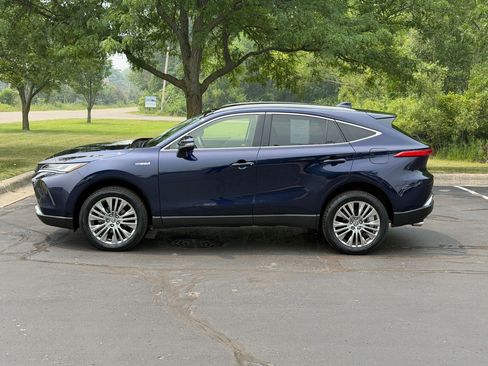 Used 2021 Toyota Venza Limited w/ Advanced Technology Package AWD/4WD image 2