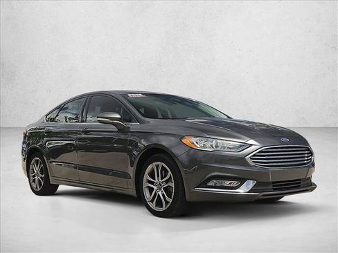 Used 2017 Ford Fusion SE w/ Equipment Group 201A AWD/4WD image 3