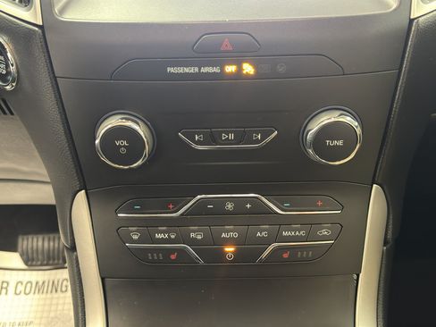Used 2019 Ford Edge SEL w/ Equipment Group 201A AWD/4WD image 20