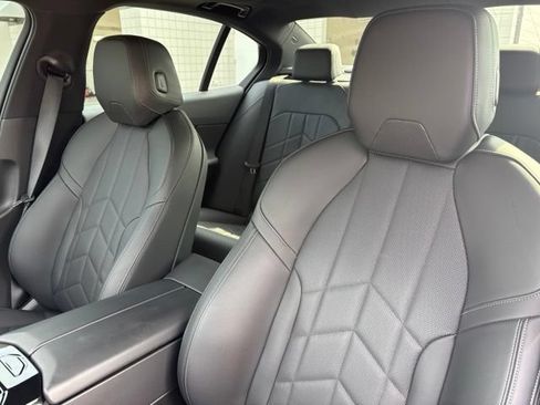 Used 2024 BMW 530i xDrive w/ Convenience Package AWD/4WD image 18