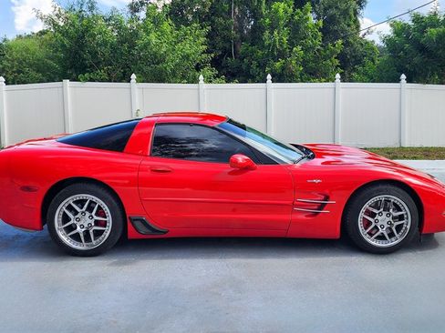Used 2004 Chevrolet Corvette Coupe w/ Roof Package RWD image 17