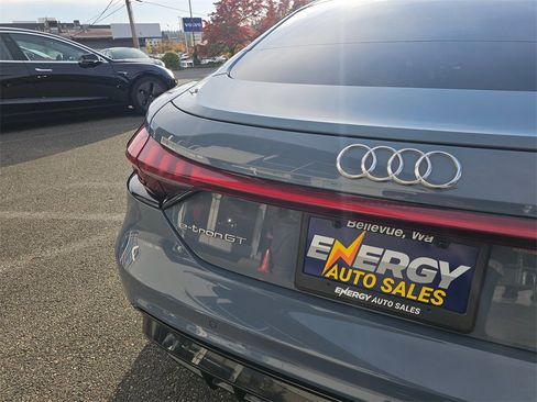 Used 2022 Audi e-tron GT Premium Plus image 16