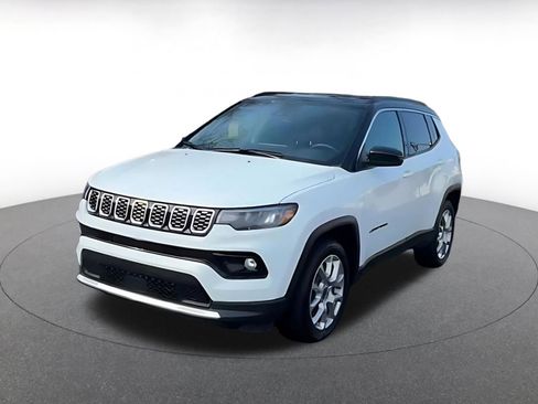 Used 2025 Jeep Compass Limited image 7