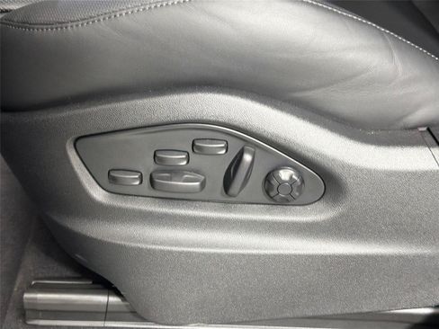 Used 2025 Porsche Cayenne Coupe AWD/4WD image 32