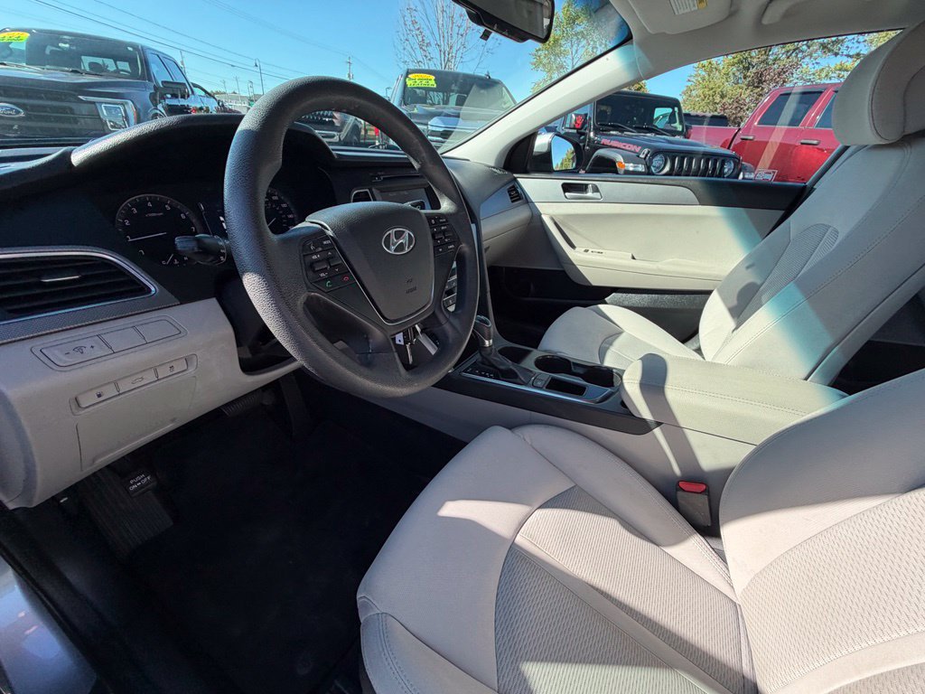 Used 2017 Hyundai Sonata SE FWD image 16