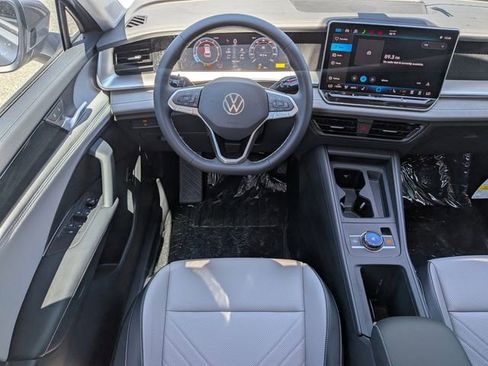 New 2026 Volkswagen Tiguan SE FWD image 16