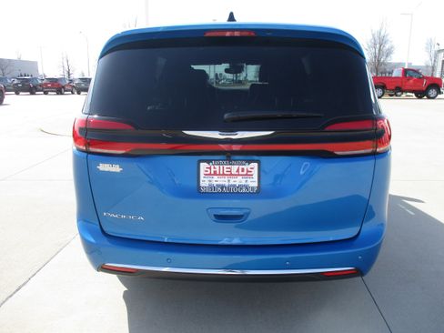 New 2026 Chrysler Pacifica Select FWD image 5