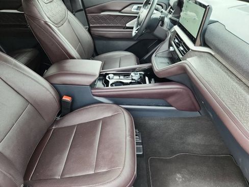 Used 2025 Ford Explorer Platinum w/ LUX Leather Package image 15