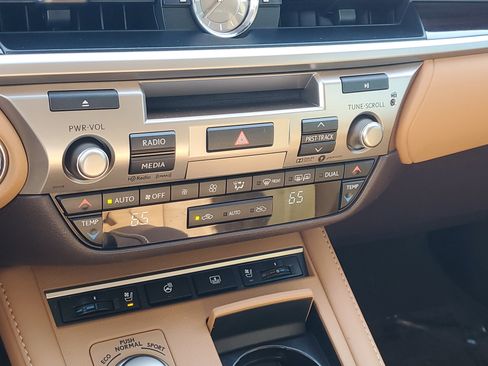 Used 2017 Lexus ES 350 image 32