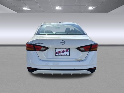 Used 2025 Nissan Altima 2.5 SV image 4