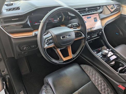 Used 2023 Jeep Grand Cherokee L Summit AWD/4WD image 10