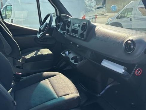 Used 2021 Mercedes-Benz Sprinter 2500 image 10