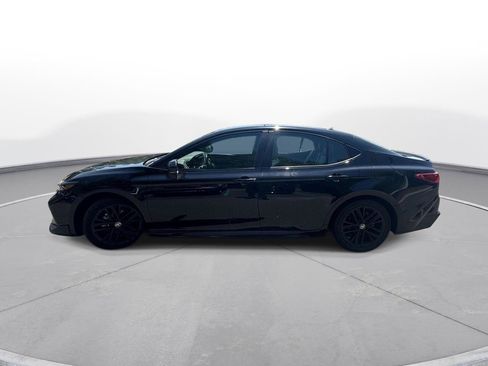 Used 2025 Toyota Camry SE FWD image 9
