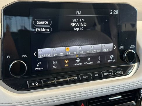 Used 2023 Nissan Rogue SL w/ SL Premium Package FWD image 17