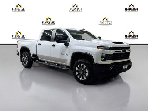 Used 2024 Chevrolet Silverado 2500 Custom AWD/4WD image 3