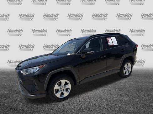 Used 2021 Toyota RAV4 XLE AWD/4WD image 5