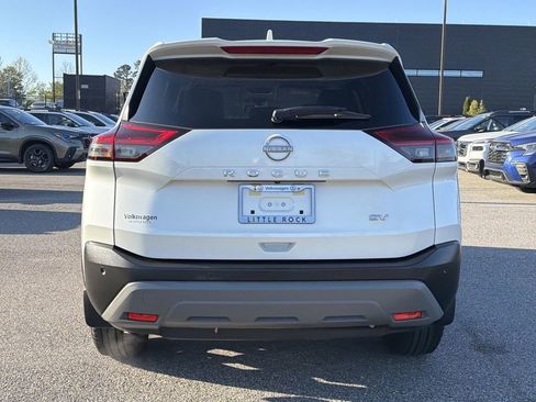 Used 2023 Nissan Rogue SV image 4