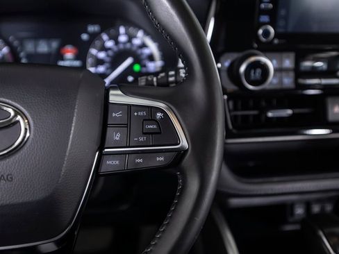 Used 2021 Toyota Highlander XLE FWD image 45