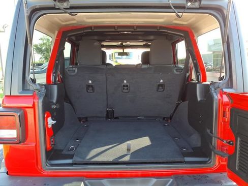 Used 2020 Jeep Wrangler Unlimited Sahara AWD/4WD image 29
