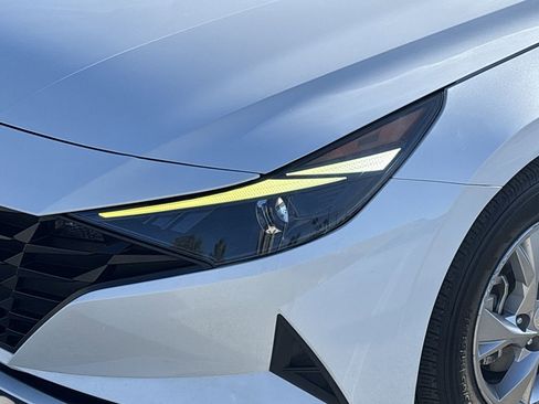 Used 2021 Hyundai Elantra SE image 6