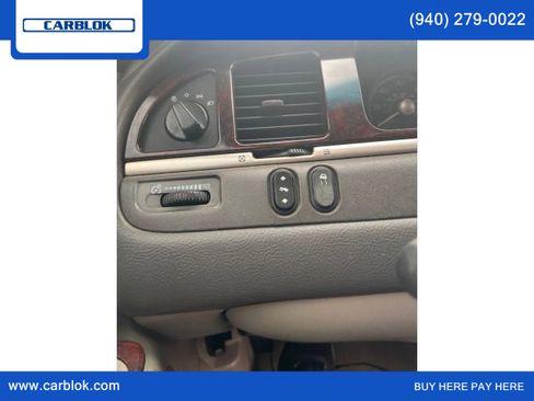 Used 2011 Lincoln Town Car Signature Limited w/ Continental Edition Pkg image 22