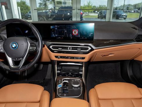 Used 2023 BMW i4 eDrive40 RWD image 2