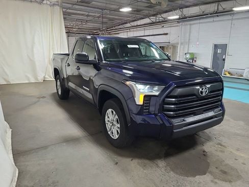 Used 2022 Toyota Tundra SR5 w/ SR5 Premium Package image 3