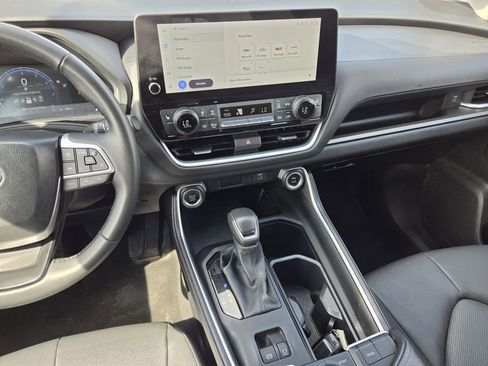 Used 2025 Toyota Grand Highlander FWD image 17