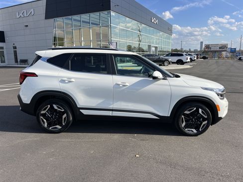 Certified 2025 Kia Seltos SX w/ SX Sunroof Package image 8